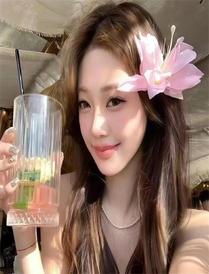 《花儿与少年第4季》导演手法解析：艺术风格与技术特点分析